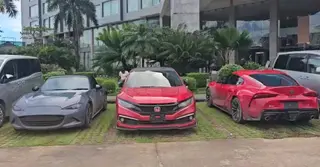 শুল্ক ফাঁকি ও জাল কাগজপত্রের অভিযোগে কক্সবাজারে ৩ বিলাসবহুল গাড়ি আটক